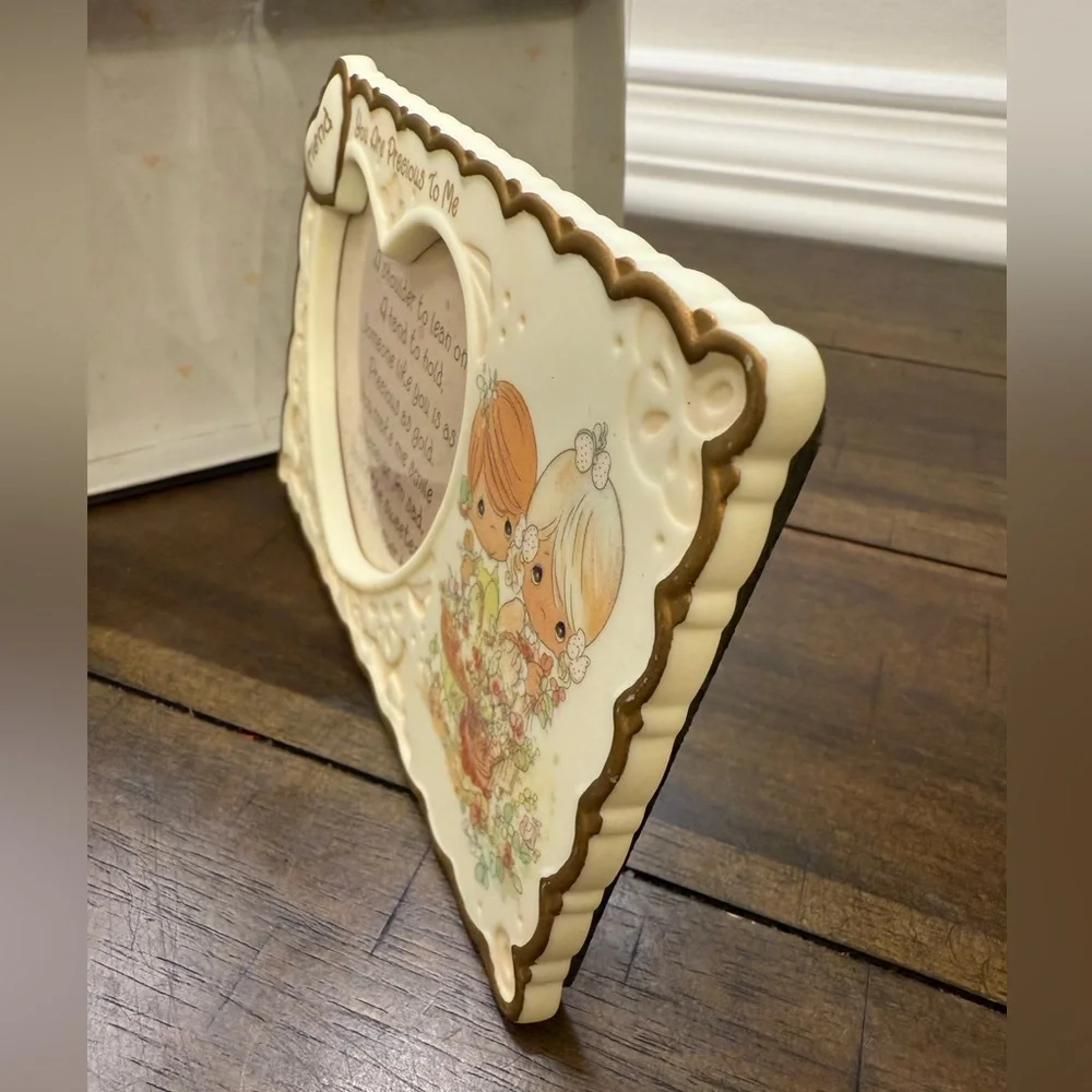 VTG Precious Moments Friend - Cream and Gold